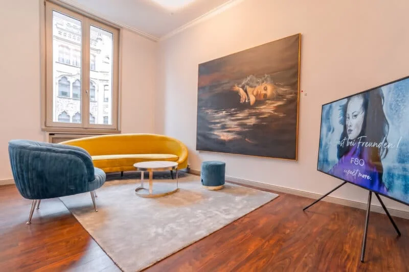 Empfangslounge der Praxis F80